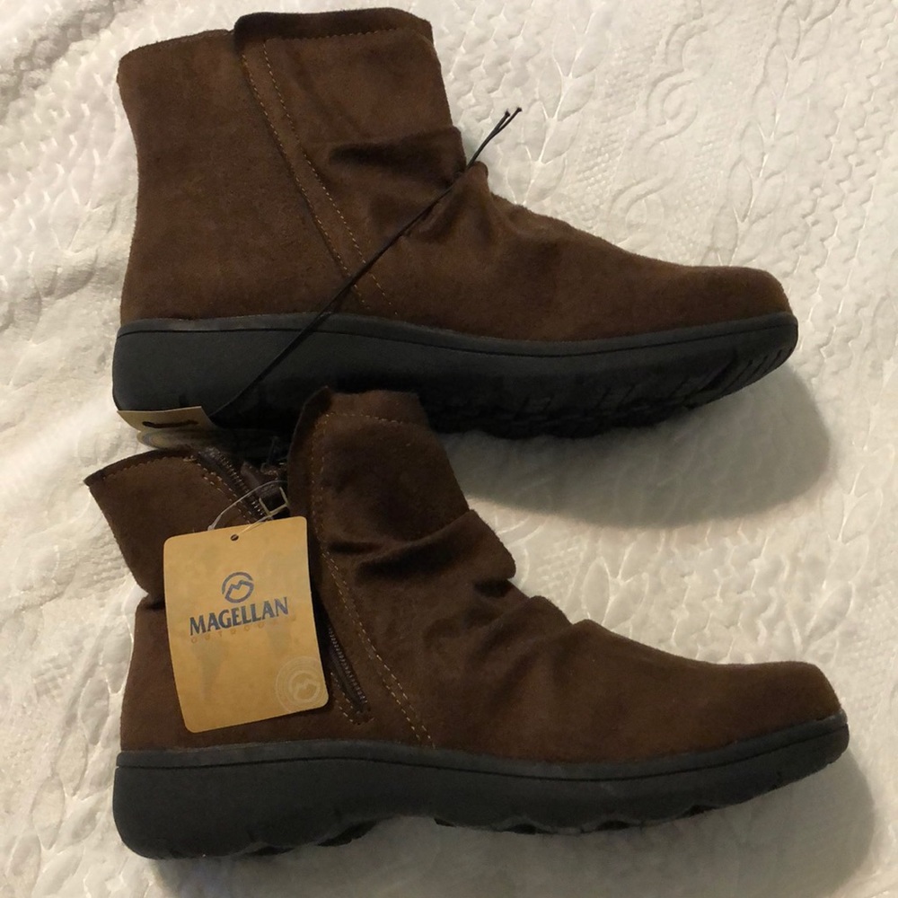 Magellan Outdoors Women’s size 9 ankle boots. Brown with side zippers. New!